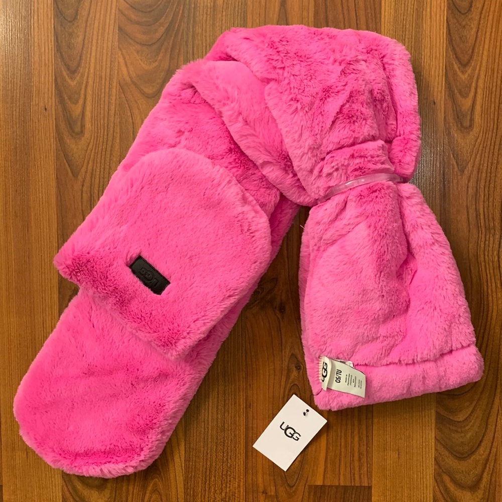 UGG scarf